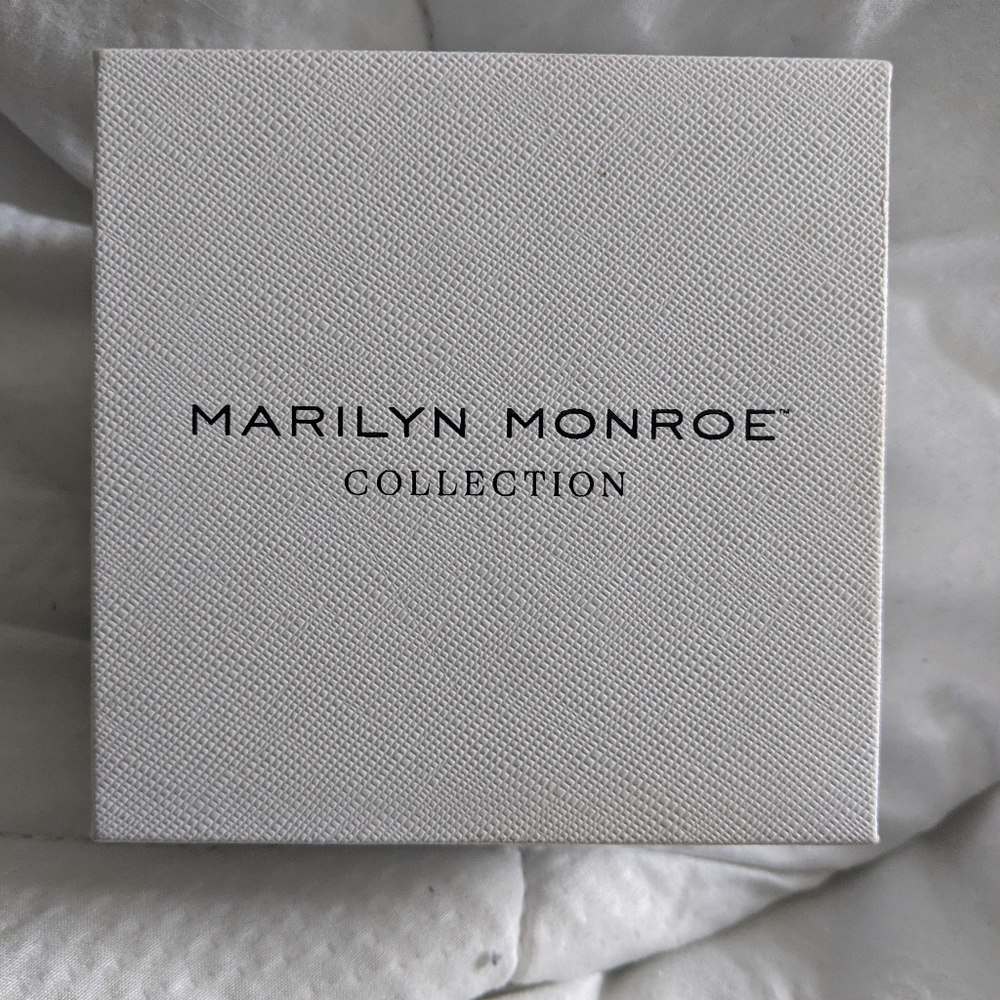 Marilyn Monroe collection engagement ring